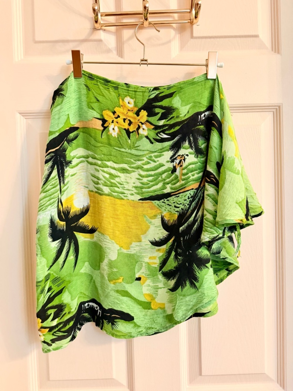 Green Hawaiian roundy bay wrap skirt